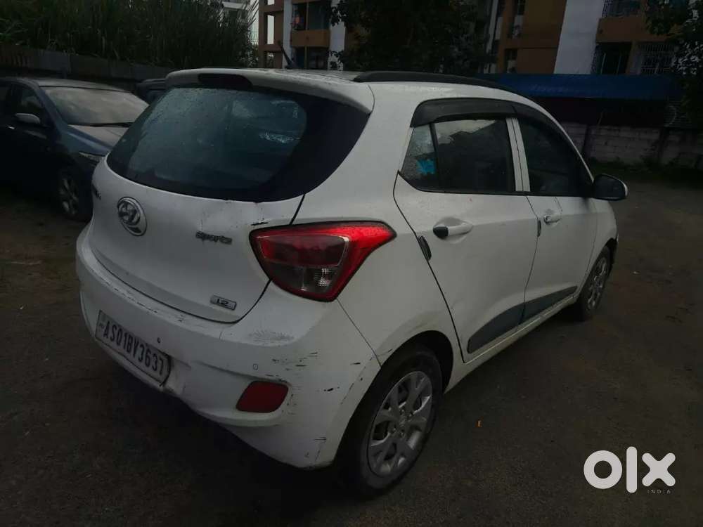 Hyundai Grand I10 Prime 2015 White Colour Petrol 90000 Km Driven