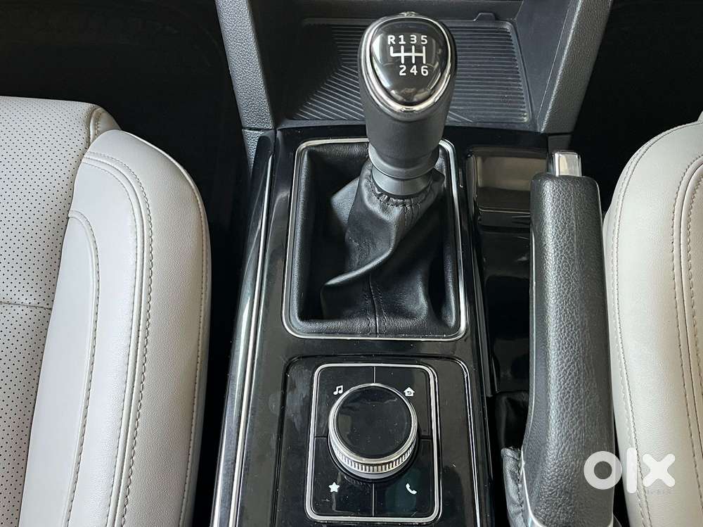 Mahindra Xuv700 2.0 Ax 7 Petrol Mt Str, 2022, Petrol