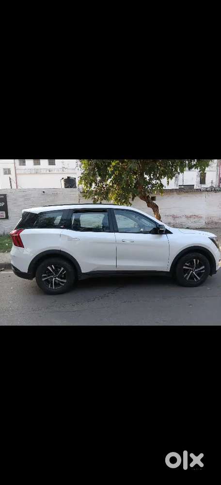 Xuv 700 White