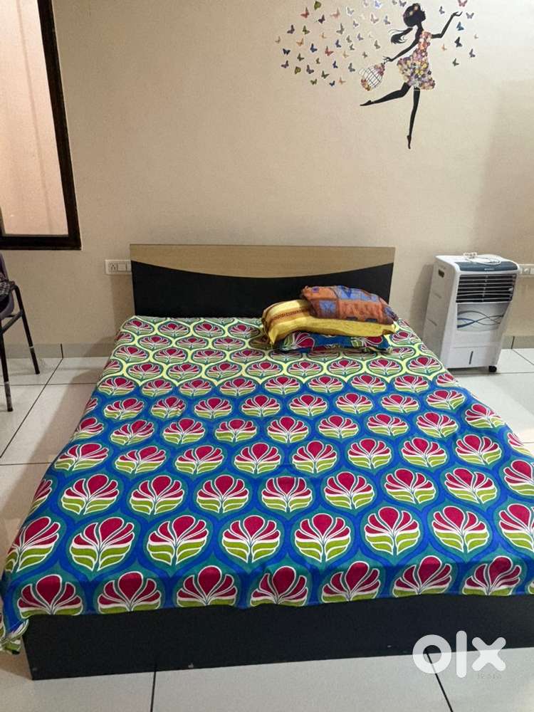 King size Bed