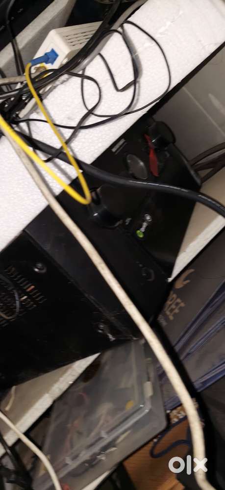 Amplifier marantz and 3 subwoofers B&W white an black cour and 1 DEFIN
