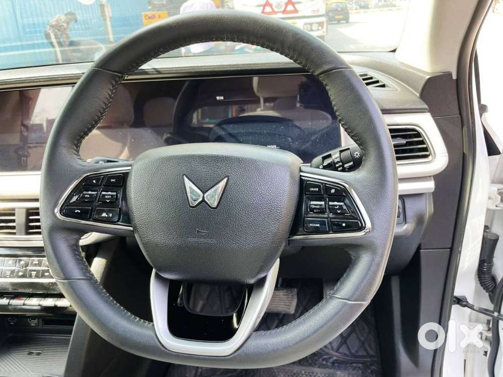 Mahindra Xuv700 2.2 Ax 7 Diesel At Luxury Pack Str Awd, 2025, Diesel