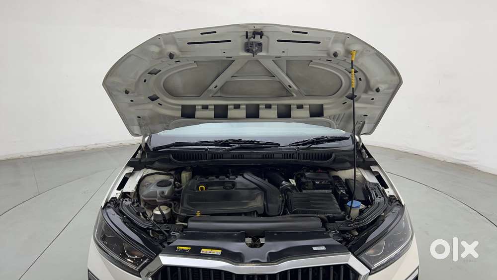 Skoda Slavia Style 1.0l Tsi Mt, 2022, Petrol