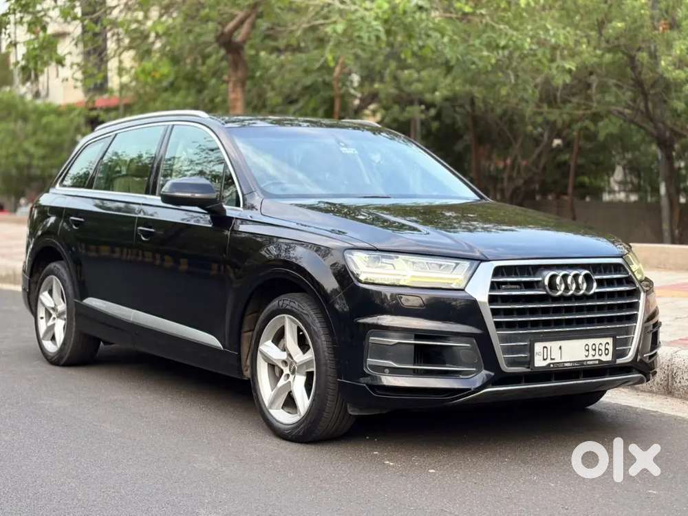 Black Colour Audi Q7 Technology