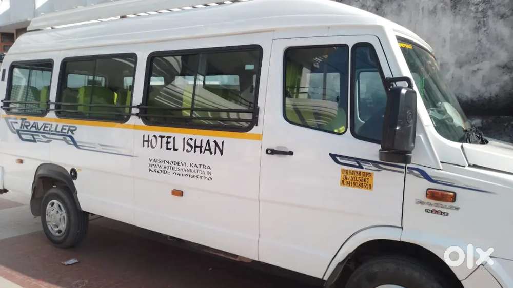 17 Seater Tempo Traveller