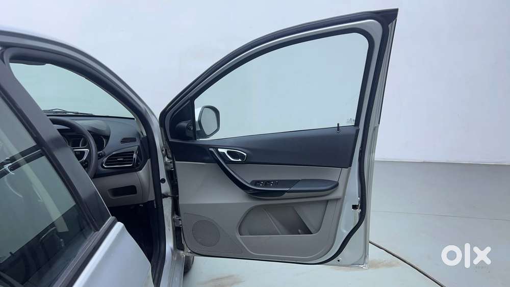 Tata Tiago Xza, 2017, Petrol