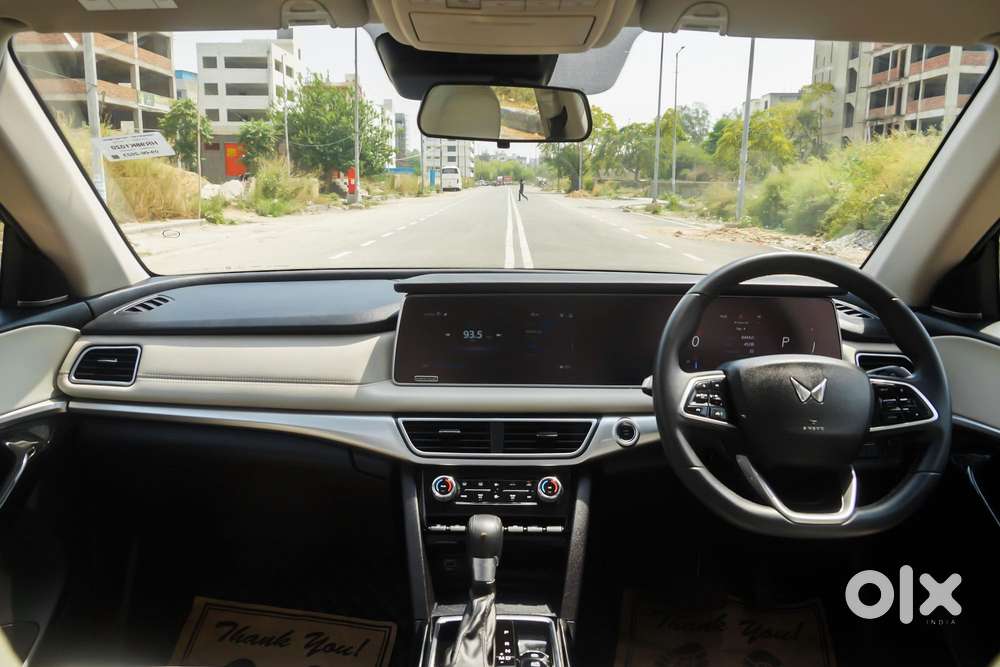 Mahindra Xuv700 Ax7l 6 Str At, 2023, Petrol