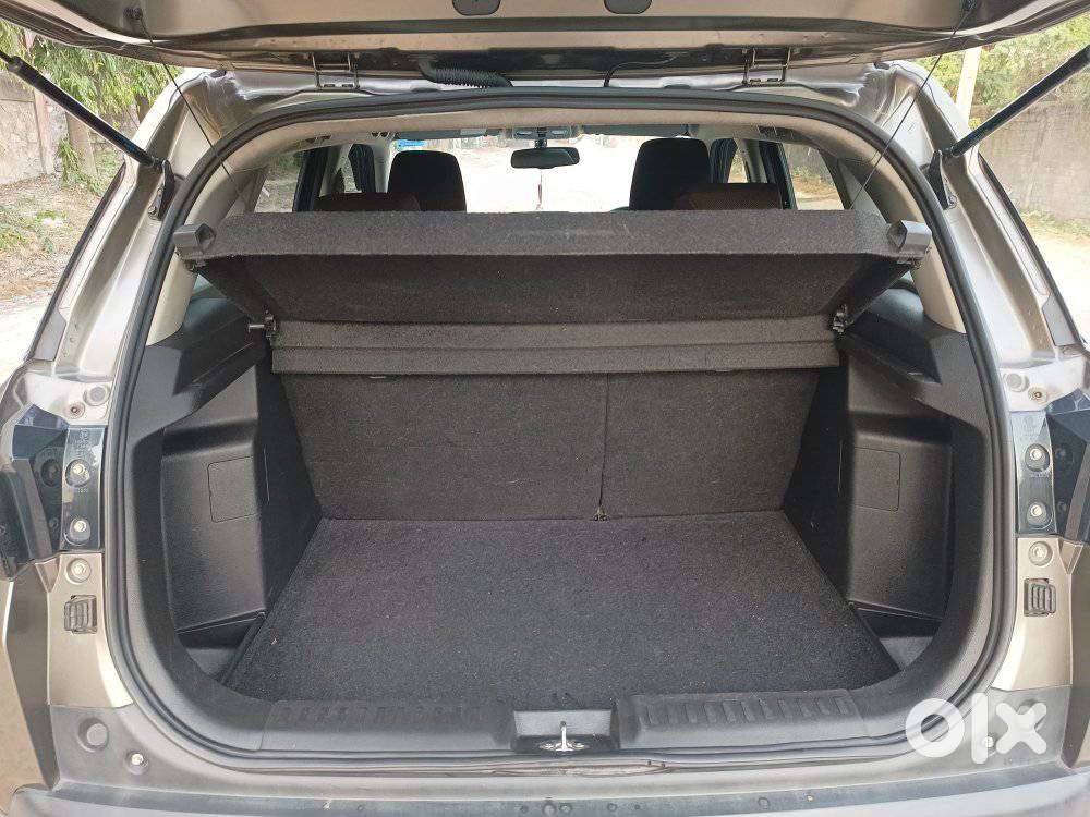 Maruti Suzuki Brezza 1.5 Zxi Smart Hybrid, 2023, Petrol