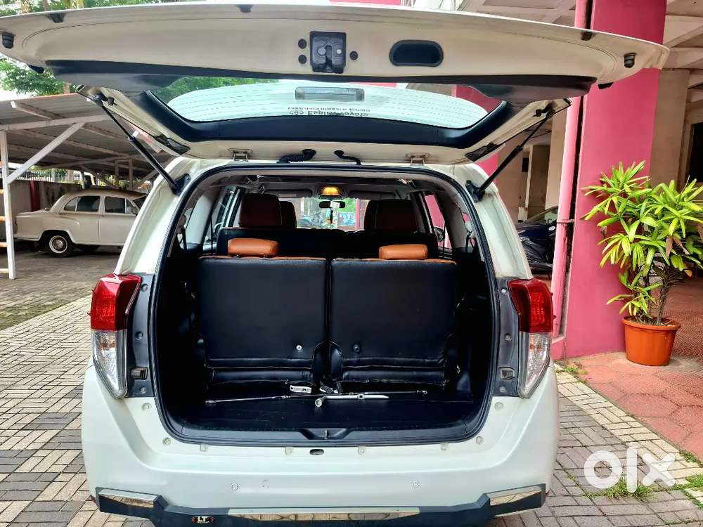 Toyota Innova Crysta 2.4 V Manual 2017 8 Seater
