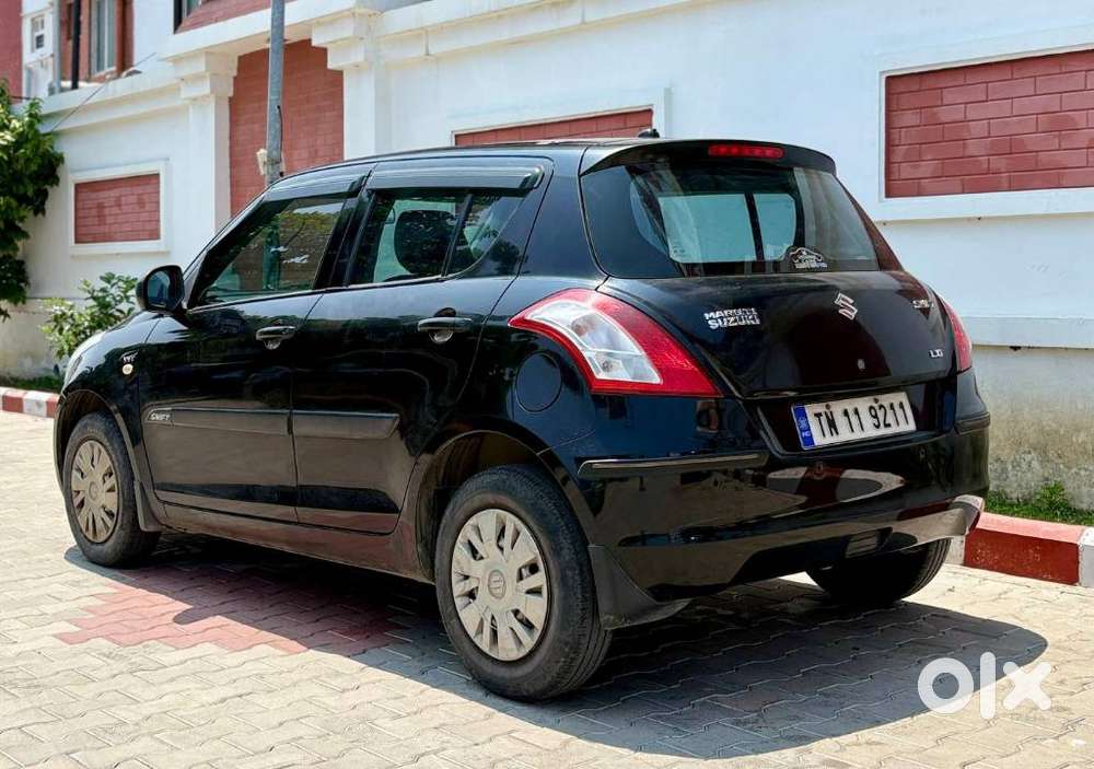 Maruti Suzuki Swift Lxi Bsiv, 2012, Petrol