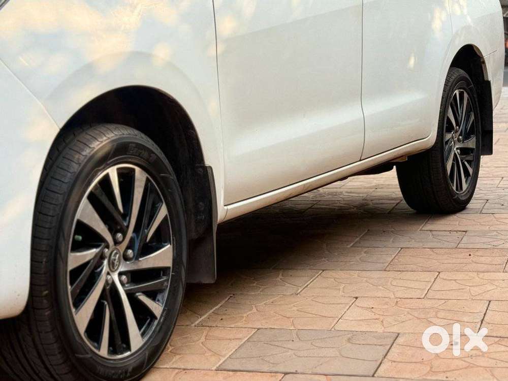 Toyota Innova Crysta 2.8z Automatic, 2016, Diesel