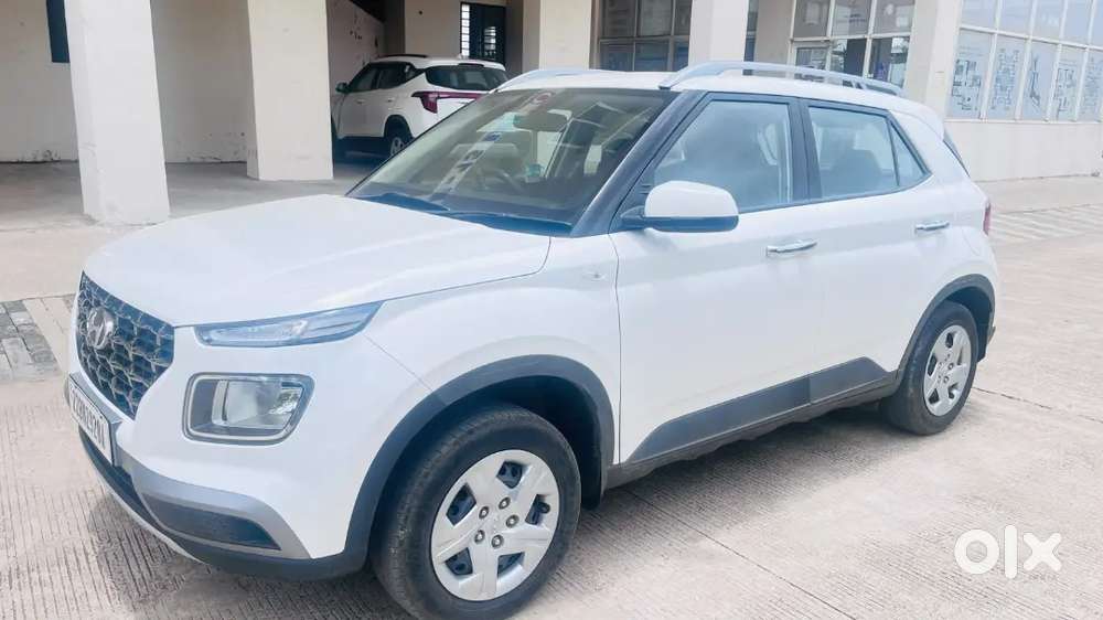 Hyundai Venue Petrol 2022
