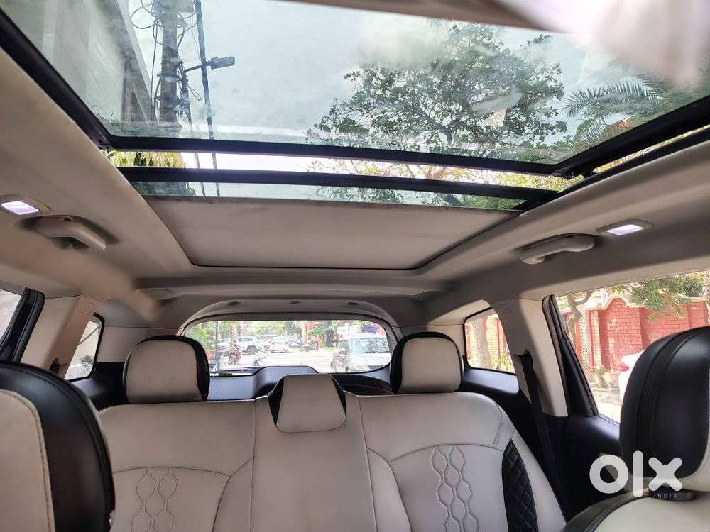 Mahindra Xuv700 2.0 Ax 5 Petrol Mt Str, 2022, Petrol