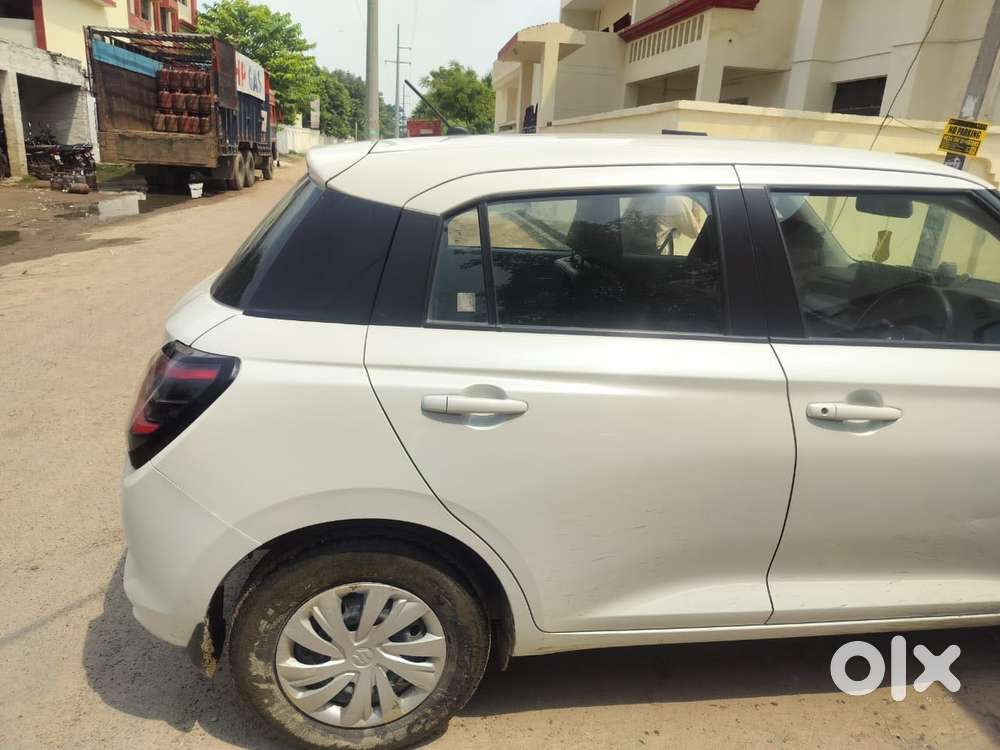 Maruti Suzuki Swift Vxi + Manual, 2024, Petrol