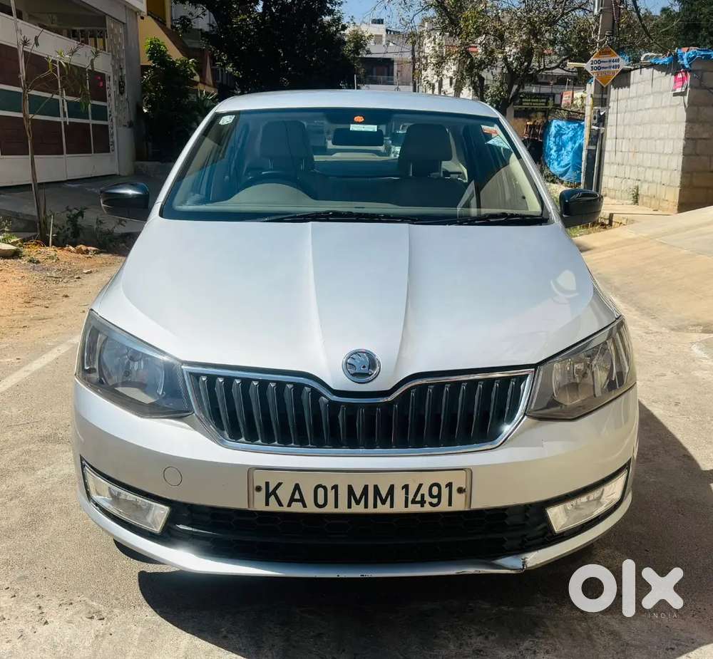 Skoda Rapid Elegance Plus 1.6 Tdi (2015)