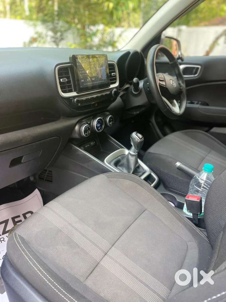 Hyundai Venue 2022 Diesel 50000 Km Driven