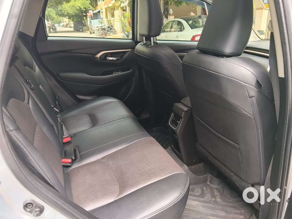 Maruti Suzuki Grand Vitara 1.5 Alpha Plus Intelligent Hybrid Ecvt, 2..