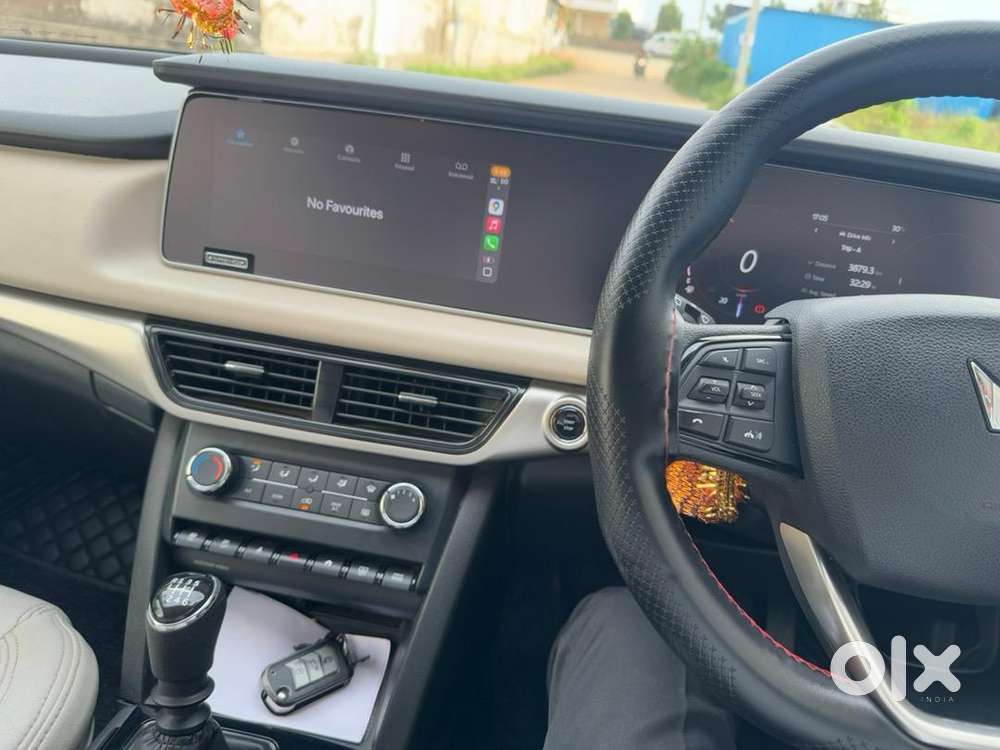 Mahindra Xuv700 Like Showroom