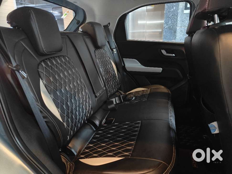 Tata Punch 1.2 Revotron Creative Amt Dual Tone, 2022, Petrol