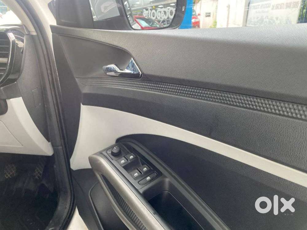 Skoda Kylaq Signature, 2025, Petrol