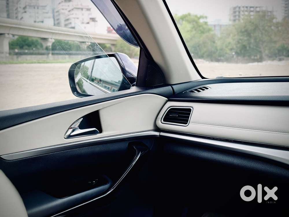 Mahindra Xuv700 2.0 Ax 7 Petrol At Str, 2024, Petrol