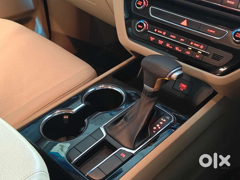 Kia Carnival Premium, 2021, Diesel