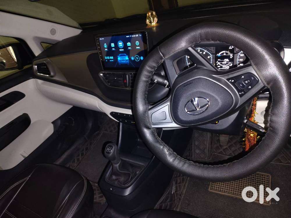Tata Altroz Xms Petrol  Sunroof  15000 Km