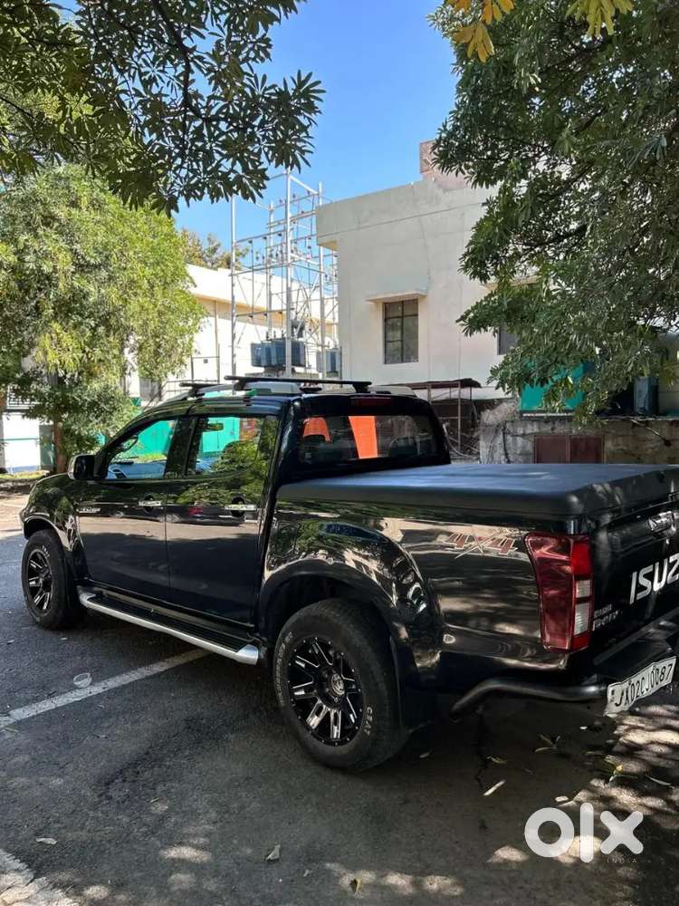 Isuzu V-cross 4×4 Diesel  Top Model In Mint Condition