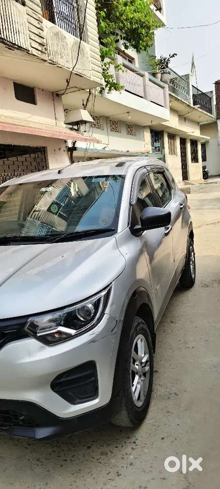 Renault Triber Rxl Amt 2024 Model Petrol 7 Seater Car