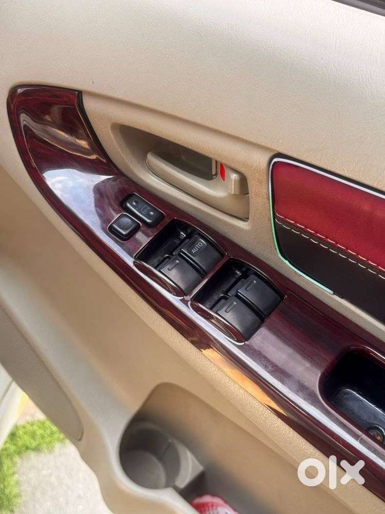 Toyota Innova 2.5 G (diesel) 8 Seater, 2015, Diesel