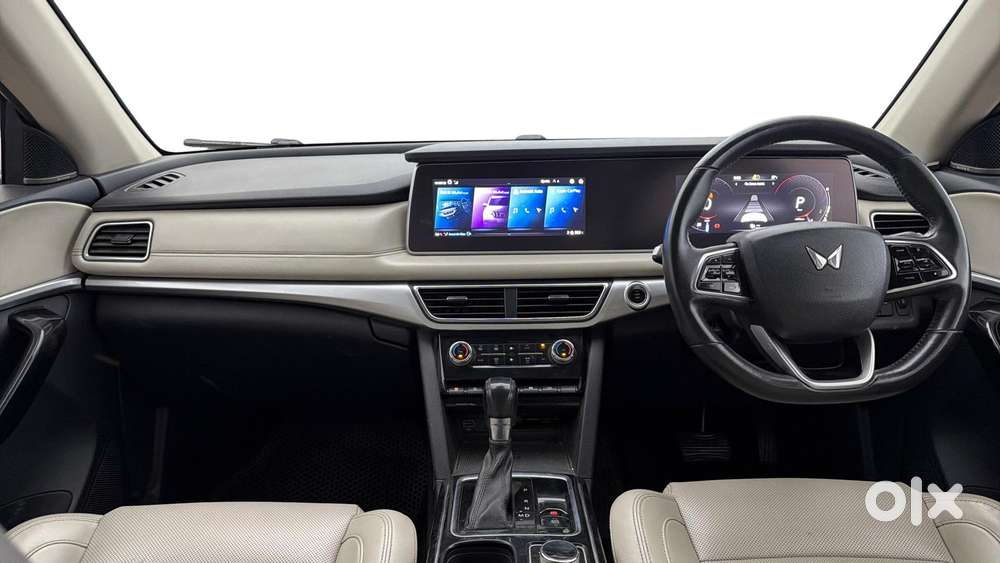 Mahindra Xuv700 2.0 Ax 7 Petrol Mt Str, 2021, Petrol