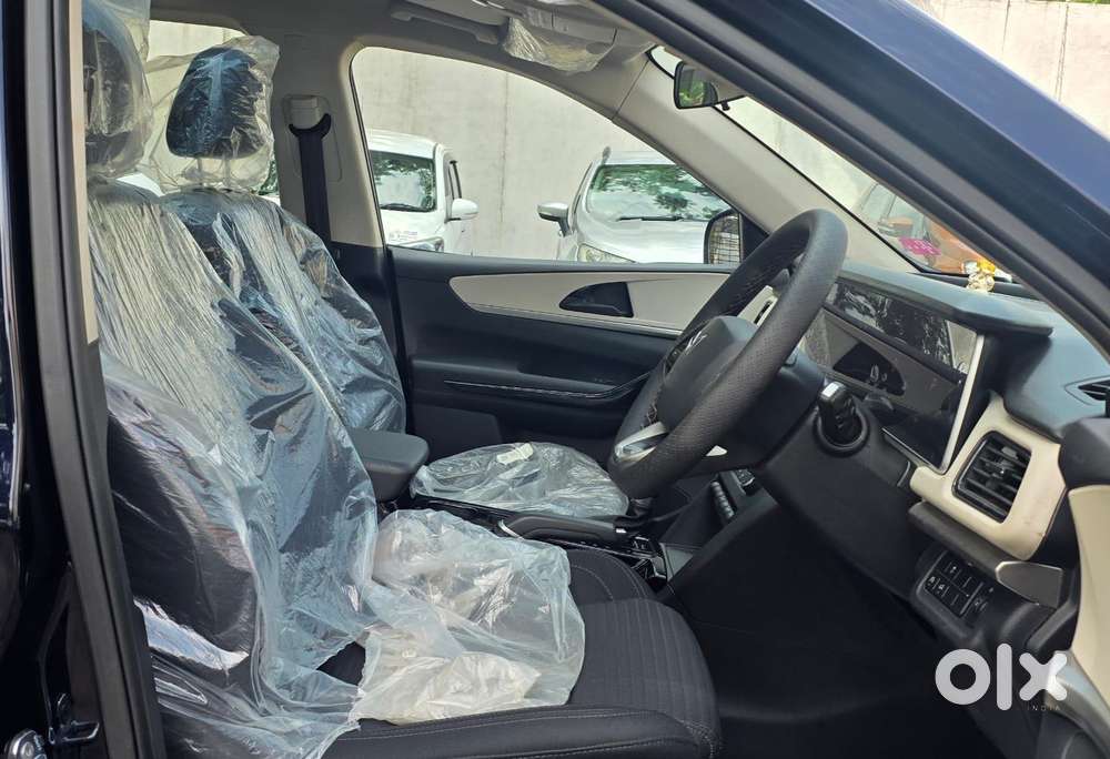 Mahindra Xuv700 2.2 Ax 5 Diesel At 7 Str, 2025, Diesel