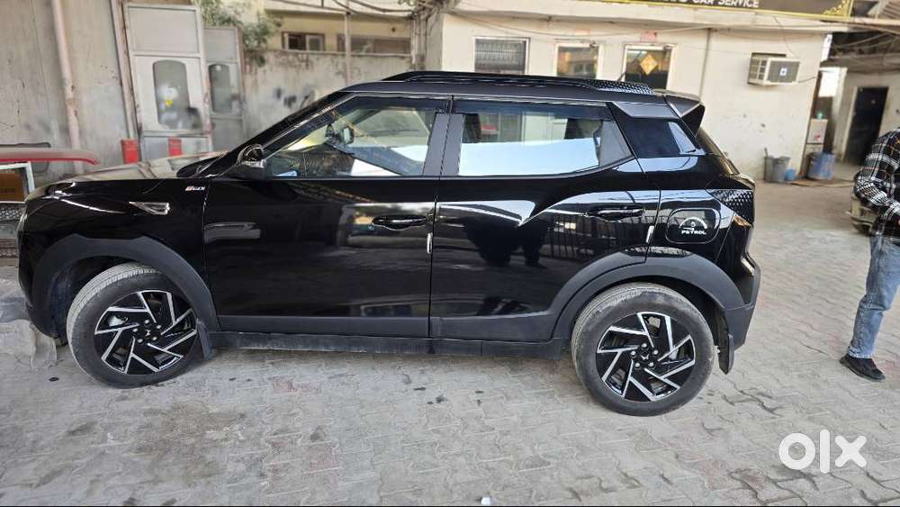 Mahindra Xuv 3xo Ax7 2nd Top Model 2024