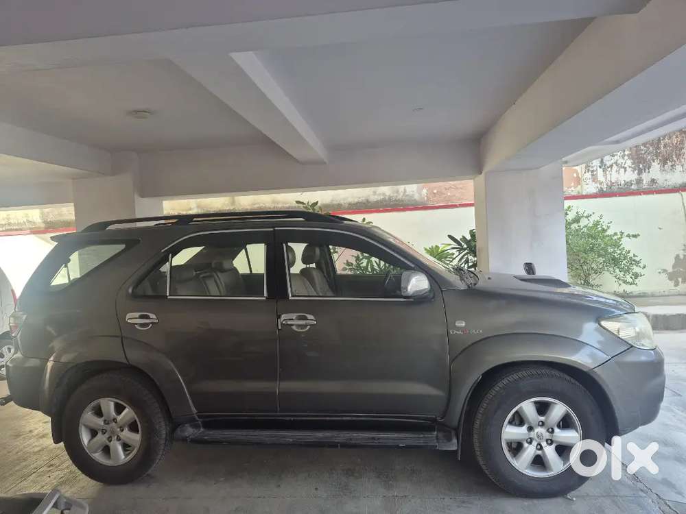 Toyota Fortuner 2010 Diesel 142000 Km Driven Urgent Sale.