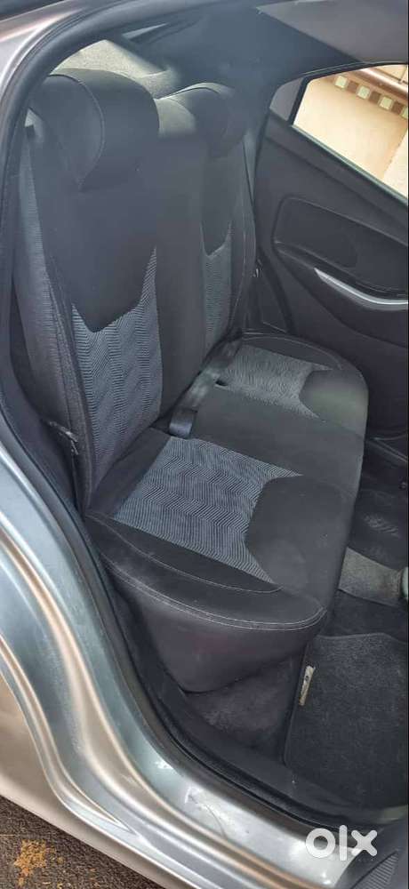 2016 Ford Figo Titanium Petrol (ing - Silver )