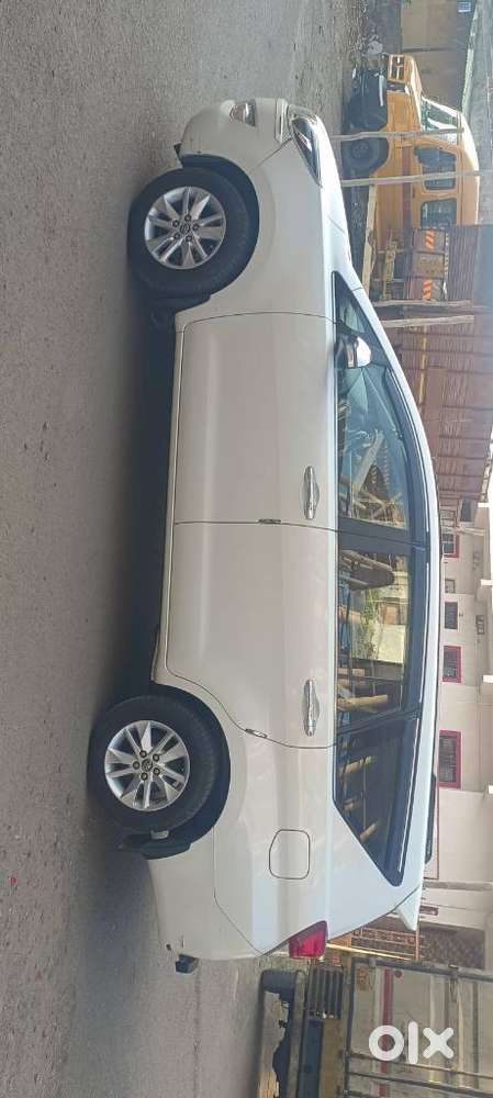 Toyota Innova Crysta 2.8 Zx At 7 Seater, 2017