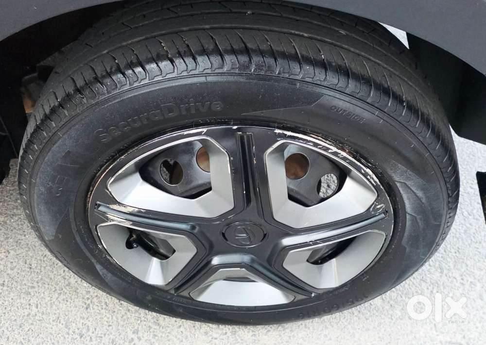 Tata Nexon 1.2 Revotron Xm (s), 2018, Petrol