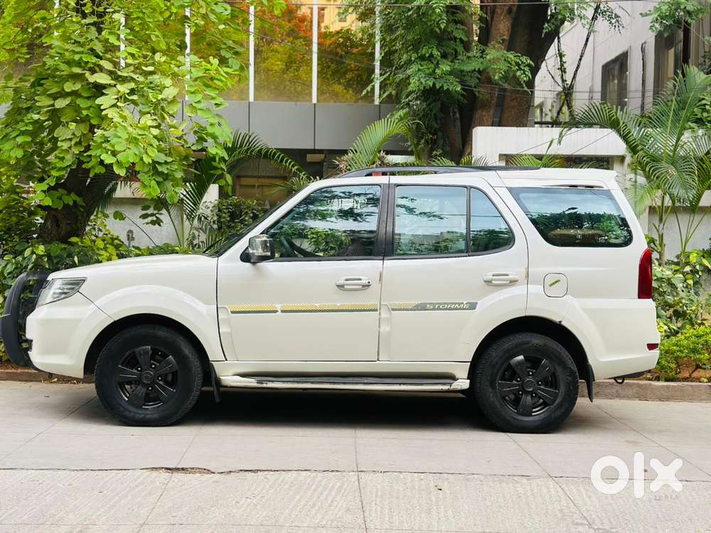 Tata Safari Storme, 2014, Petrol