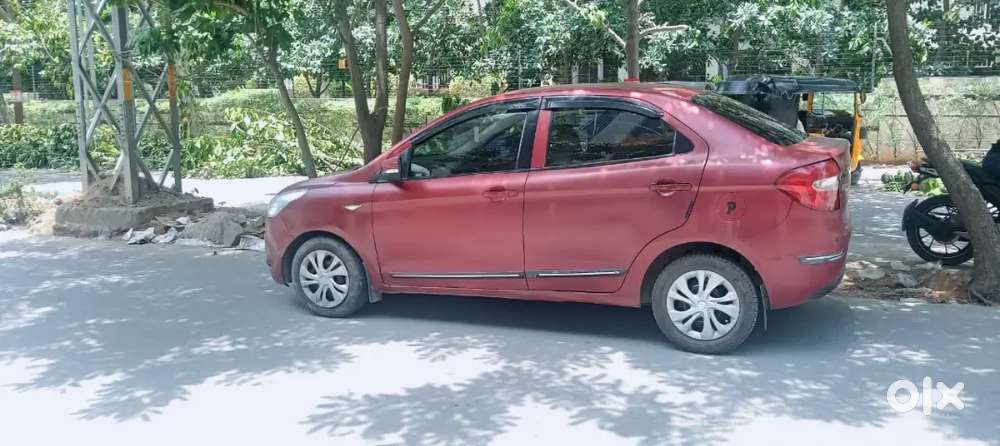 Ford Aspire Titatinium Blu 2016