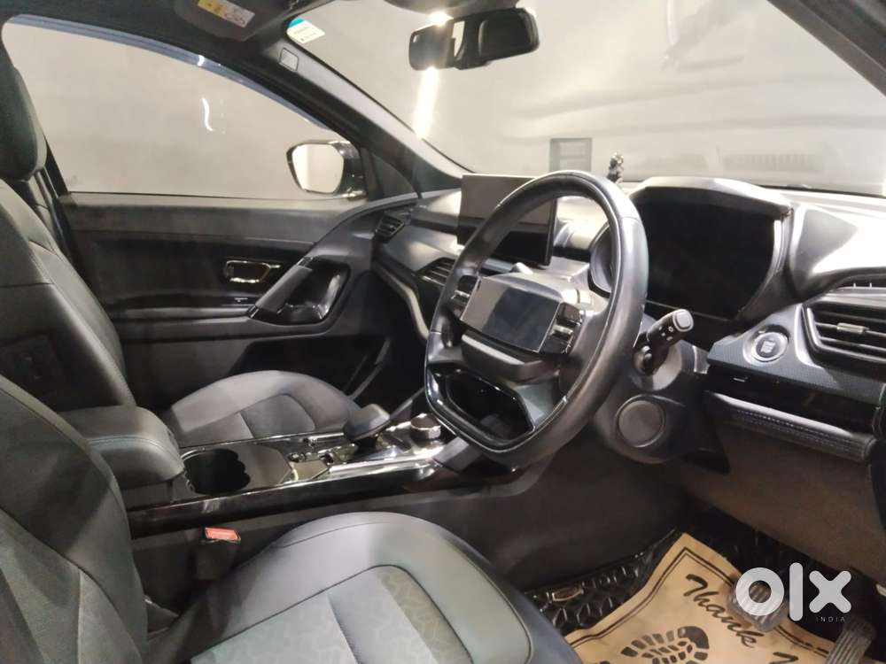 Tata Safari Accomplished Dark Edition At, 2024, Diesel