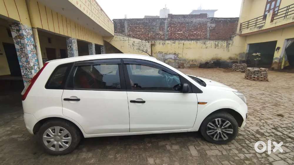 Ford Figo Petrol 2015