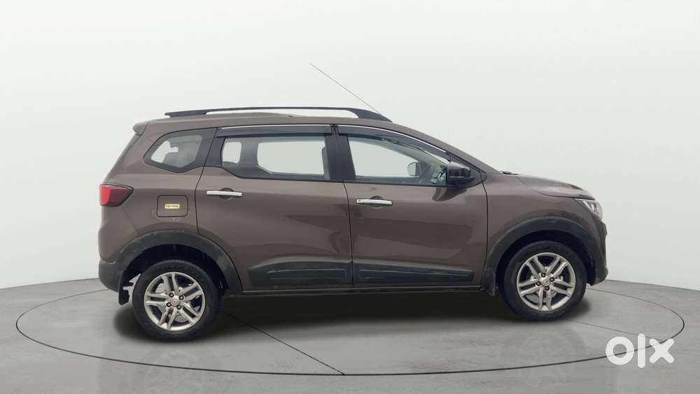 Renault Triber Rxz, 2023, Petrol