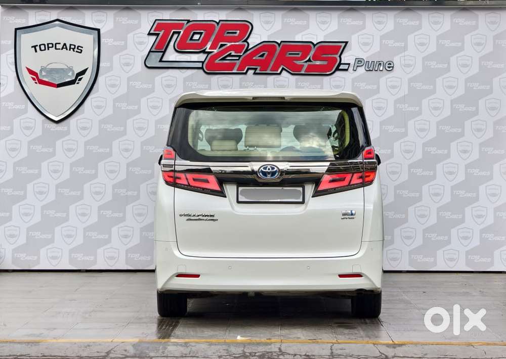 Toyota Vellfire 2.5 Executive Lounge, 2022, Cng & Hybrids