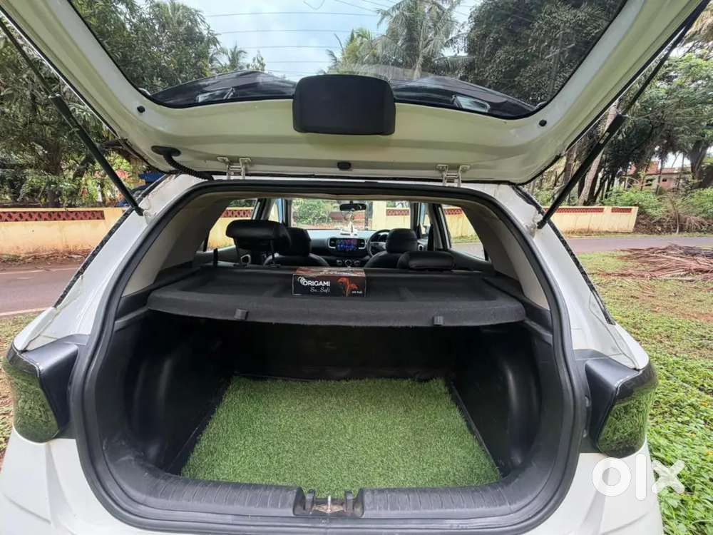 Hyundai Venue 2020 Petrol Well Maintained