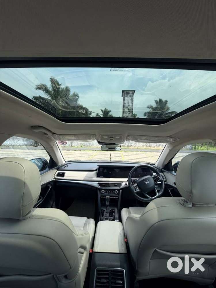 Mahindra Xuv700 2.0 Ax 7 Petrol At Str, 2021, Petrol