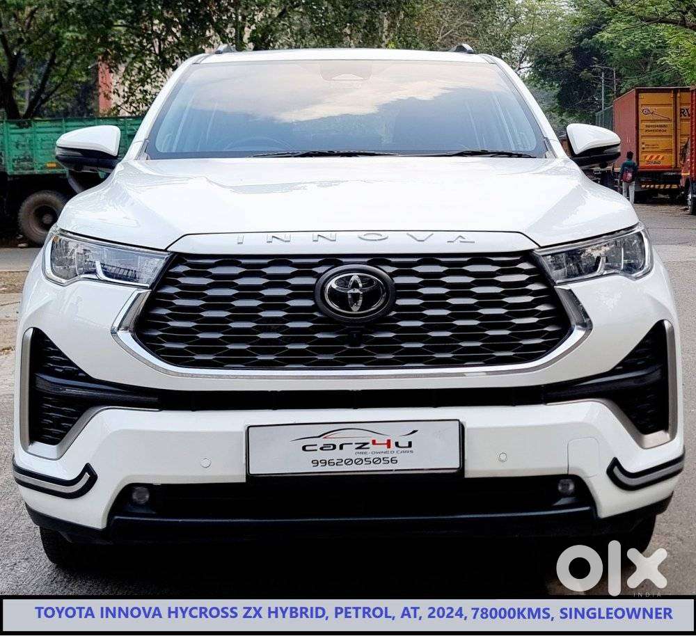 Toyota Innova Hycross