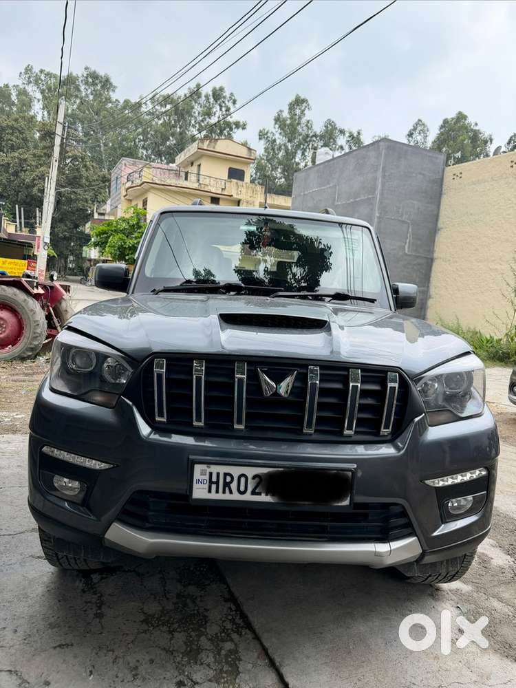 Mahindra Scorpio Classic S11 7 Seater Captain Seats, Dark Grey Colour.