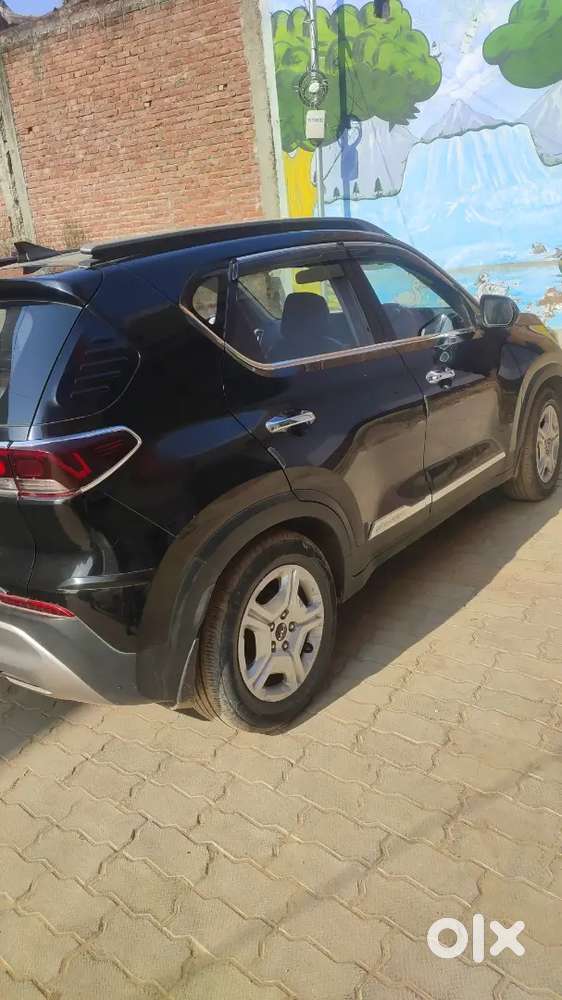 Second Top, Kia Sonet 2022 Diesel Well Maintained, Company Service.