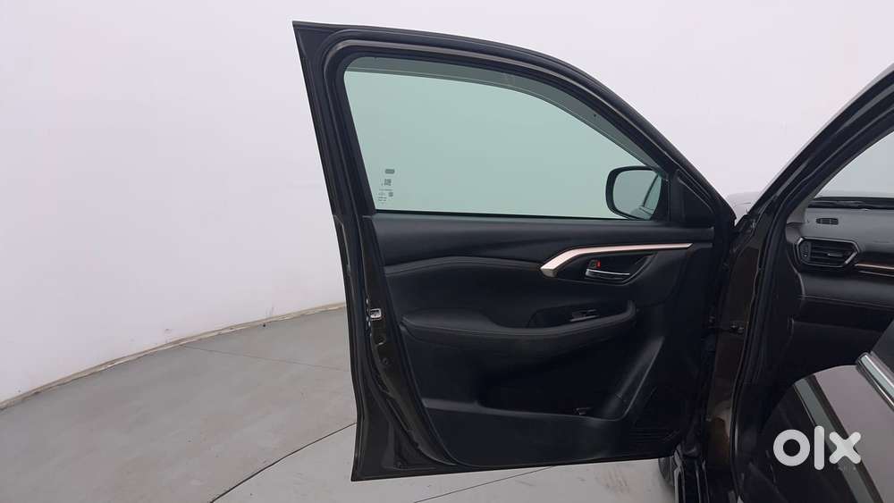 Maruti Suzuki Grand Vitara 1.5 Alpha Plus Intelligent Hybrid Ecvt, 2..