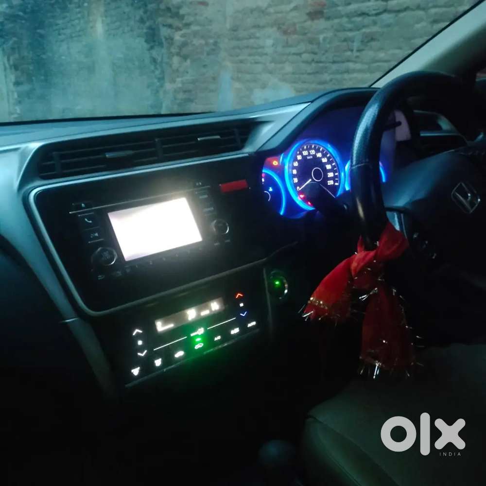 Luxury Hond Car With Suneoof